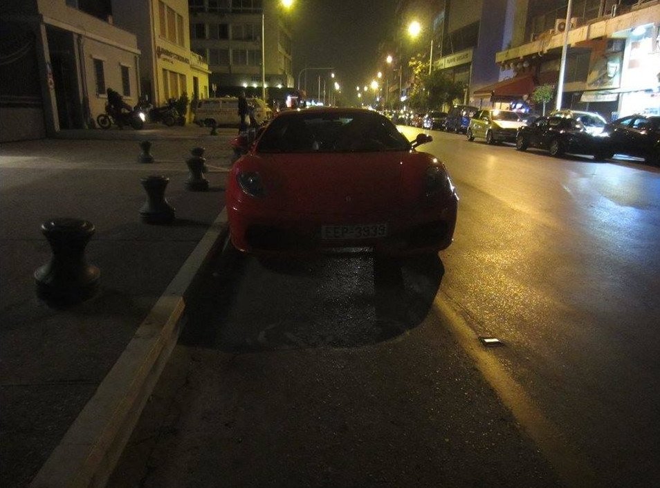 Ο «Ελληνάρας»: Πάρκαρε τη Ferrari του πάνω στον ποδηλατόδρομο στη Θεσσαλονίκη | iefimerida.gr 0