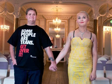 Ενας διαφορετικός γάμος: Η νύφη είχε γεννηθεί άνδρας και ο γαμπρός γυναίκα [εικόνες] | iefimerida.gr 1