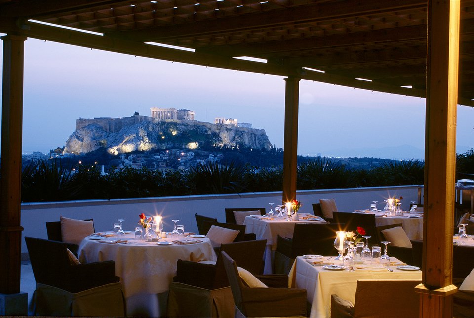 Το εστιατόριο του ξενοδοχείου «Μεγάλη Βρεταννία» ανάμεσα στα 101 καλύτερα του κόσμου [εικόνες]  | iefimerida.gr 0