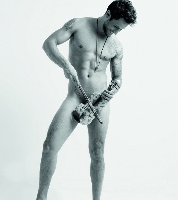 Ποιοι επώνυμοι φωτογραφήθηκαν γυμνοί για την καμπάνια κατά του AIDS [εικόνες] | iefimerida.gr 2