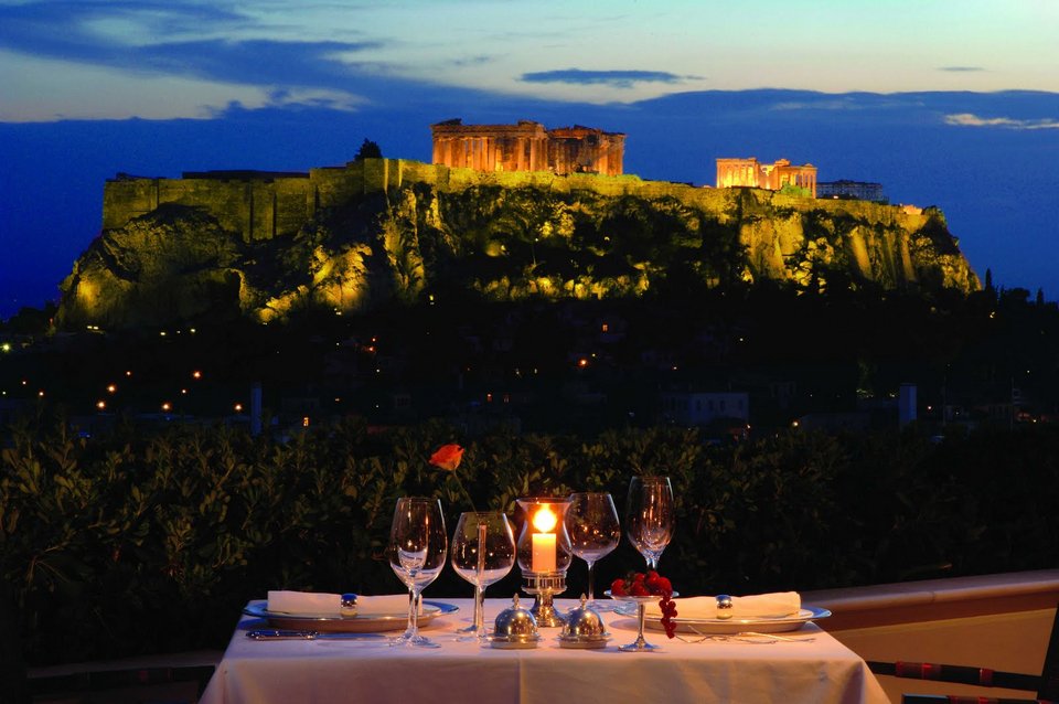 Το εστιατόριο του ξενοδοχείου «Μεγάλη Βρεταννία» ανάμεσα στα 101 καλύτερα του κόσμου [εικόνες]  | iefimerida.gr 4