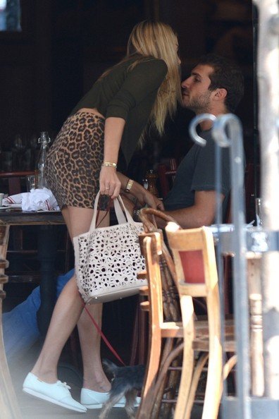 Ο χρυσός κληρονόμος και το διεθνές μοντέλο που θα παντρευτούν το καλοκαίρι στην Ελλάδα [εικόνες] | iefimerida.gr 7