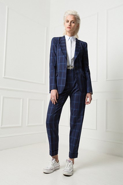 Λευκά sneakers: Το γυναικείο παπούτσι που πάει με όλα, από φόρμες μέχρι νυφικά -30 τρόποι για να τα φορέσετε [εικόνες] | iefimerida.gr 12