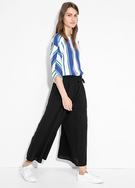 Λευκά sneakers: Το γυναικείο παπούτσι που πάει με όλα, από φόρμες μέχρι νυφικά -30 τρόποι για να τα φορέσετε [εικόνες] | iefimerida.gr 17