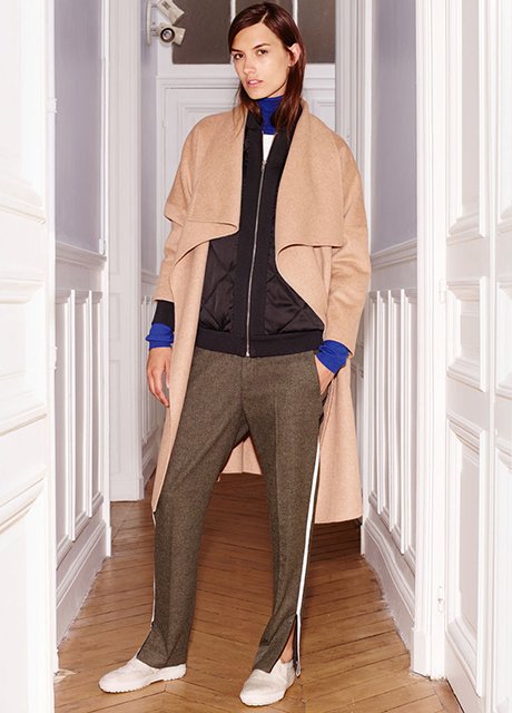 Λευκά sneakers: Το γυναικείο παπούτσι που πάει με όλα, από φόρμες μέχρι νυφικά -30 τρόποι για να τα φορέσετε [εικόνες] | iefimerida.gr 27