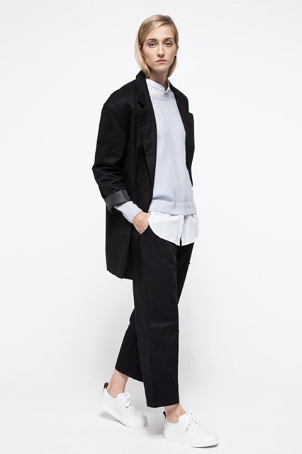 Λευκά sneakers: Το γυναικείο παπούτσι που πάει με όλα, από φόρμες μέχρι νυφικά -30 τρόποι για να τα φορέσετε [εικόνες] | iefimerida.gr 1