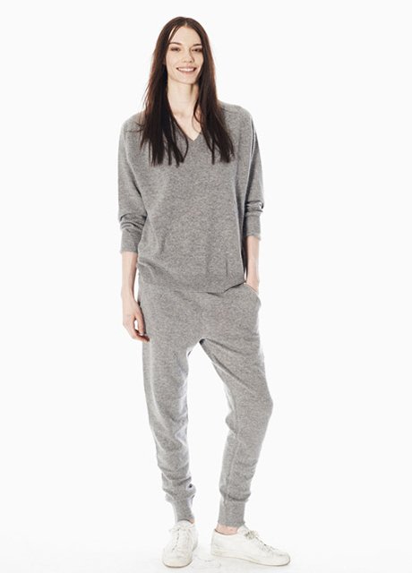 Λευκά sneakers: Το γυναικείο παπούτσι που πάει με όλα, από φόρμες μέχρι νυφικά -30 τρόποι για να τα φορέσετε [εικόνες] | iefimerida.gr 30