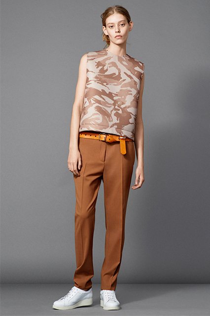 Λευκά sneakers: Το γυναικείο παπούτσι που πάει με όλα, από φόρμες μέχρι νυφικά -30 τρόποι για να τα φορέσετε [εικόνες] | iefimerida.gr 2