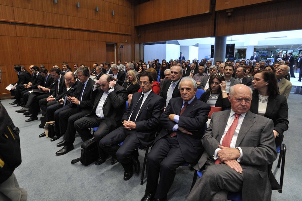 O Ακερμαν ανέλαβε την Τράπεζα Κύπρου -Επεισόδια πριν από τη ΓΣ [εικόνες] | iefimerida.gr 1