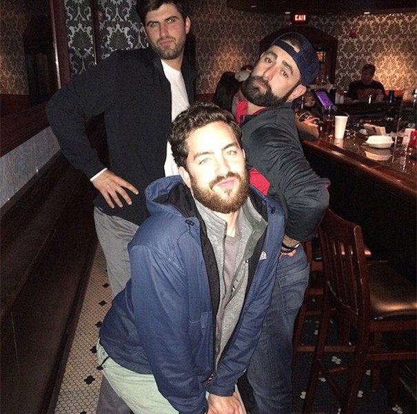 Πως θα ήταν το Instagram αν οι άνδρες πόζαραν όπως οι γυναίκες [εικόνες] | iefimerida.gr 0