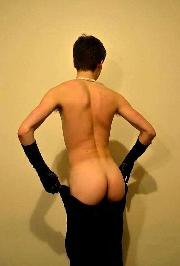 Φοιτητές του Κέμπριτζ γδύνονται όπως η Κιμ Καρντάσιαν [εικόνες] | iefimerida.gr 2