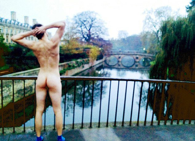 Φοιτητές του Κέμπριτζ γδύνονται όπως η Κιμ Καρντάσιαν [εικόνες] | iefimerida.gr 3