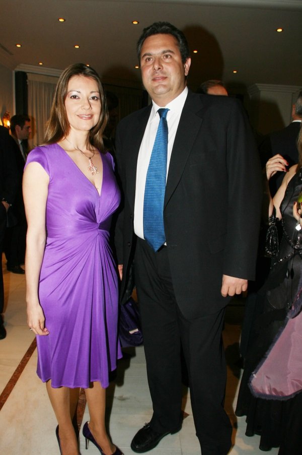 Η ξανθιά δικηγόρος στο πλάι της Ξουλίδου είναι η σύζυγος Καμμένου [εικόνες] | iefimerida.gr 5