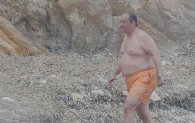 O Κώστας Καραμανλής φόρεσε μαγιό και βούτηξε στα παγωμένα νερά της Ραφήνας [εικόνα] | iefimerida.gr 0