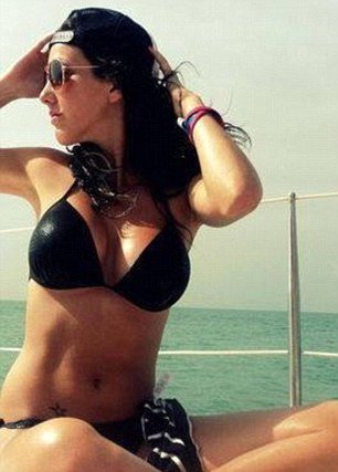 Εγκληματίες με αγγελικά πρόσωπα: Οι τρεις πιο σέξι κατάδικοι όλων των εποχών -Ηθελαν όλοι να τους... παντρευτούν [εικόνες] | iefimerida.gr 0