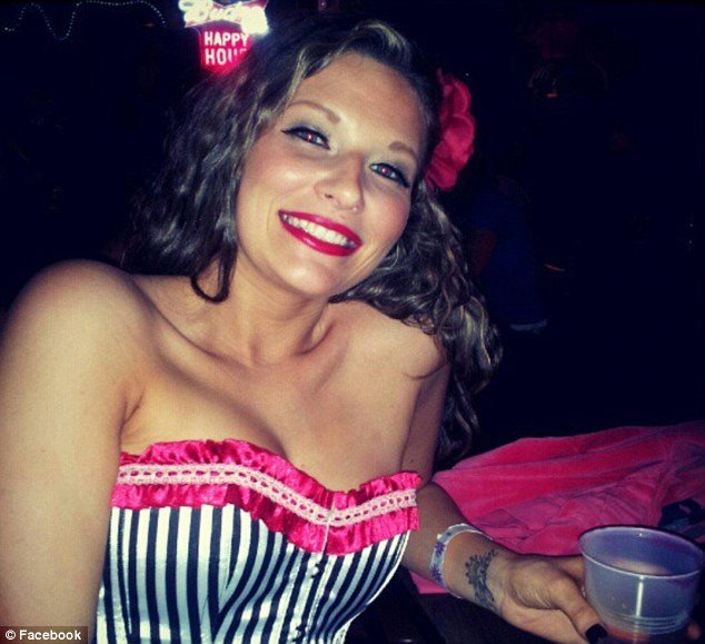 Εγκληματίες με αγγελικά πρόσωπα: Οι τρεις πιο σέξι κατάδικοι όλων των εποχών -Ηθελαν όλοι να τους... παντρευτούν [εικόνες] | iefimerida.gr 6