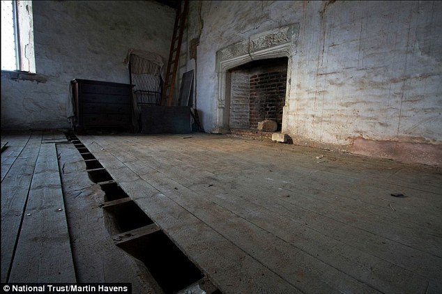 Βρήκαν έπειτα από 4 αιώνες τι κρυβόταν στο δωμάτιο του Βασιλιά Ιάκωβου Α' -Ξόρκια για τον διάβολο [εικόνες] | iefimerida.gr 3