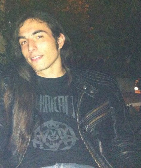 Ποιος είναι ο νεαρός που άδειασε τα σκουπίδια στον αντιπρύτανη του ΕΚΠΑ [εικόνες] | iefimerida.gr 2