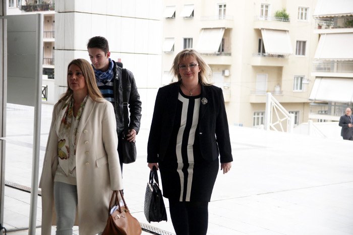 Η ξανθιά δικηγόρος στο πλάι της Ξουλίδου είναι η σύζυγος Καμμένου [εικόνες] | iefimerida.gr 3