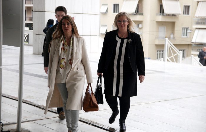 Η ξανθιά δικηγόρος στο πλάι της Ξουλίδου είναι η σύζυγος Καμμένου [εικόνες] | iefimerida.gr 4