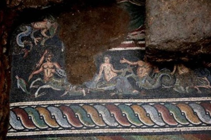 Στο φως τεράστιο εντυπωσιακό ψηφιδωτό στο Διδυμότειχο -Δυο θεοί Ερωτες στο ρωμαϊκό σπα [εικόνες] | iefimerida.gr 8