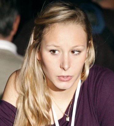 Σέξι και ακροδεξιά: Αυτή είναι η δημοφιλέστερη πολιτικός του ακροδεξιού Μετώπου της Γαλλίας [εικόνες] | iefimerida.gr 5