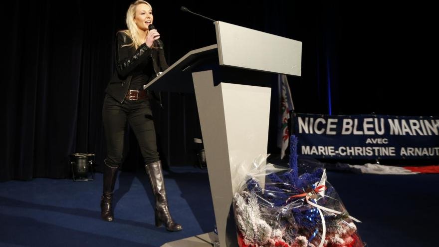 Σέξι και ακροδεξιά: Αυτή είναι η δημοφιλέστερη πολιτικός του ακροδεξιού Μετώπου της Γαλλίας [εικόνες] | iefimerida.gr 7