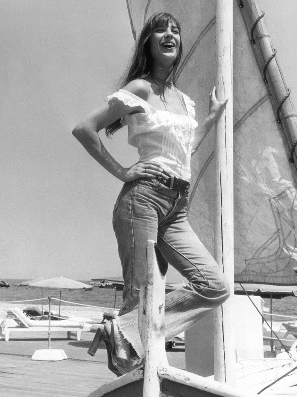 Ετσι φοριέται σωστά το τζιν: 22 θεές δίνουν μαθήματα -Από την Μέριλιν και την Οντρεϊ ως την Ριάνα και την Μπιγιονσέ [εικόνες] | iefimerida.gr 7