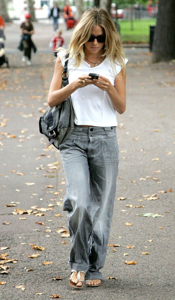 Ετσι φοριέται σωστά το τζιν: 22 θεές δίνουν μαθήματα -Από την Μέριλιν και την Οντρεϊ ως την Ριάνα και την Μπιγιονσέ [εικόνες] | iefimerida.gr 14