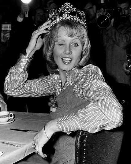 Τα καλλιστεία τότε και τώρα -Πώς άλλαξαν τα κορίτσια που διεκδικούν το στέμμα της Μις Κόσμος [εικόνες] | iefimerida.gr 18