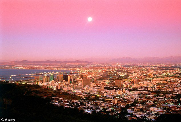 Σαντορίνη και Κρήτη στα μέρη με τα καλύτερα ξενοδοχεία παγκοσμίως -Πάτωσαν Νέα Υόρκη και Παρίσι [εικόνες & λίστα] | iefimerida.gr 1