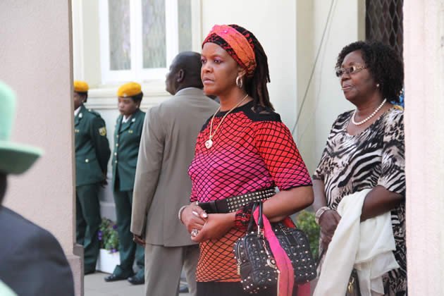 Η 49χρονη που ίσως γίνει η πρώτη γυναίκα δικτάτορας στον κόσμο -Οι φήμες για τις κλοπές διαμαντιών και η αγάπη της στα Gucci [εικόνες] | iefimerida.gr 13