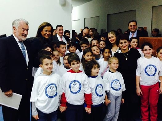 Η Ντόρα Μπακογιάννη ντυμένη σπορ στο Κτήμα Μερκούρη -Ποζάρει πλάι στον Ισίδωρο [εικόνες] | iefimerida.gr 2