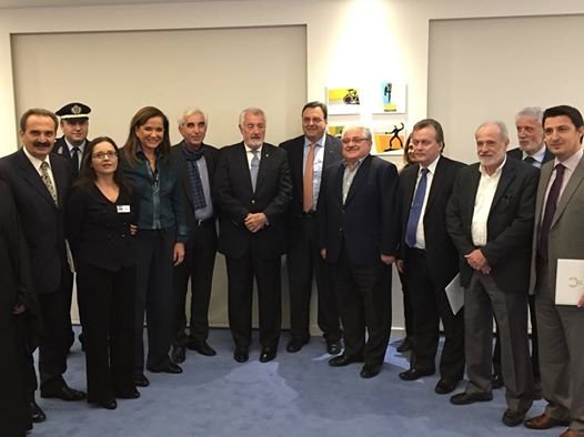 Η Ντόρα Μπακογιάννη ντυμένη σπορ στο Κτήμα Μερκούρη -Ποζάρει πλάι στον Ισίδωρο [εικόνες] | iefimerida.gr 3