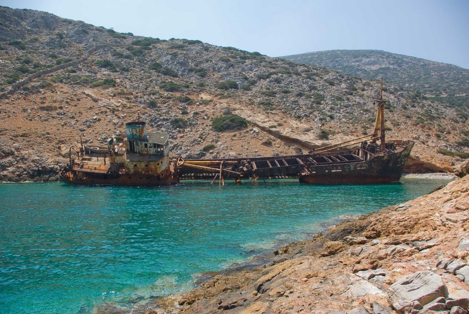 Ναυάγιο «Ολυμπία» στην Αμοργό -Το σκουριασμένο σκαρί που έχει μετατρέψει έναν κόλπο του νησιού στην πιο μελαγχολική αλλά και πιο όμορφη γωνιά του [εικόνες & βίντεο] | iefimerida.gr 3