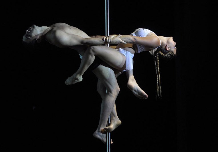 Κορίτσια στο στύλο -Το πρωτάθλημα pole dance έβαλε «φωτιά» στην Αργεντινή [εικόνες] | iefimerida.gr 11