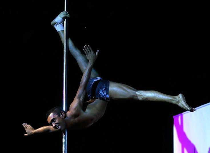 Κορίτσια στο στύλο -Το πρωτάθλημα pole dance έβαλε «φωτιά» στην Αργεντινή [εικόνες] | iefimerida.gr 6