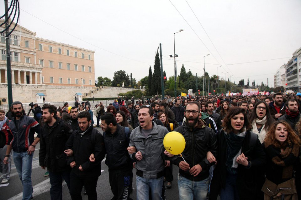 Με πολύ κόσμο και χωρίς παρατράγουδα η πορεία της ΓΣΕΕ -Νέο ραντεβού στις 7 Δεκέμβρη [εικόνες] | iefimerida.gr 0
