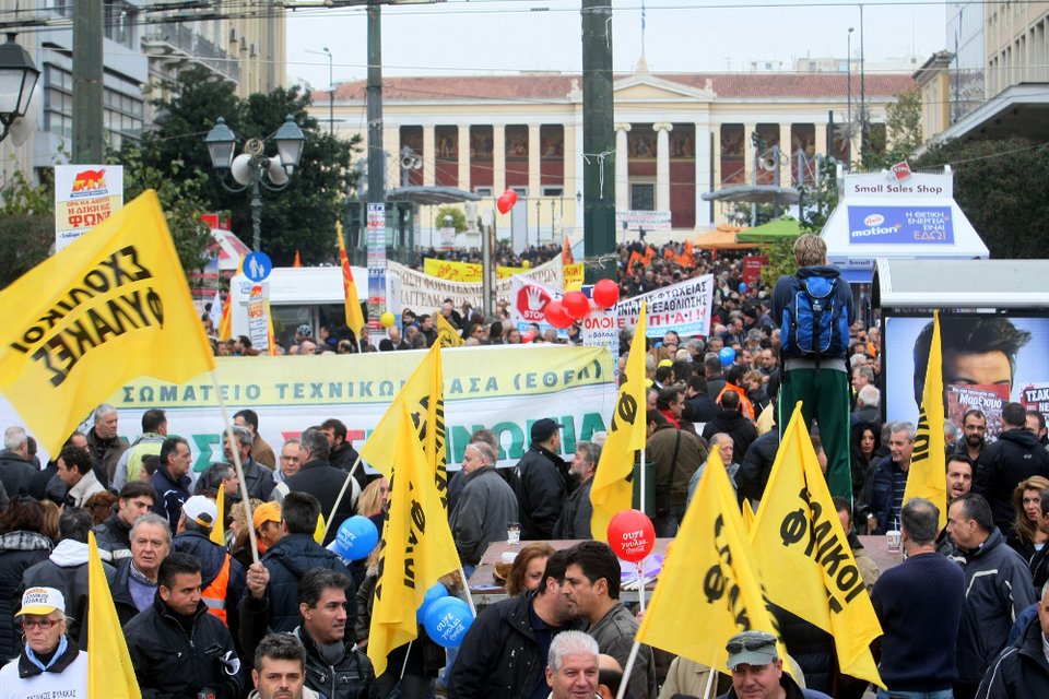 Με πολύ κόσμο και χωρίς παρατράγουδα η πορεία της ΓΣΕΕ -Νέο ραντεβού στις 7 Δεκέμβρη [εικόνες] | iefimerida.gr 8