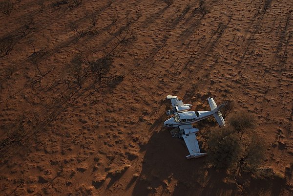Φωτογράφος στο... κυνήγι του χαμένου αεροπλάνου -Φωτογραφίζει συντρίμμια αεροσκαφών που έχουν πέσει [εικόνες & βίντεο] | iefimerida.gr 6