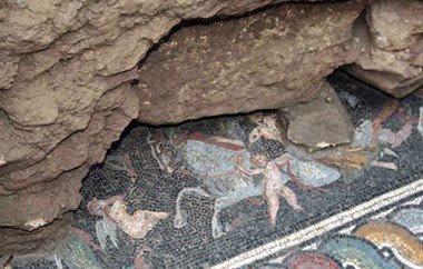 Στο φως τεράστιο εντυπωσιακό ψηφιδωτό στο Διδυμότειχο -Δυο θεοί Ερωτες στο ρωμαϊκό σπα [εικόνες] | iefimerida.gr 1