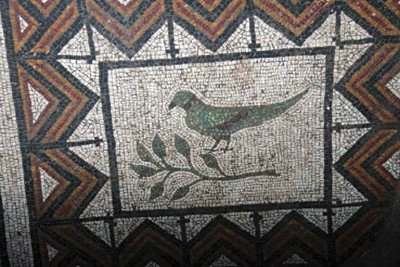 Στο φως τεράστιο εντυπωσιακό ψηφιδωτό στο Διδυμότειχο -Δυο θεοί Ερωτες στο ρωμαϊκό σπα [εικόνες] | iefimerida.gr 3