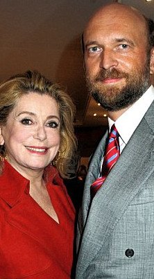 Ο ολιγάρχης που έστησε απάτη «μαμούθ» στη Ρωσία -Η φιλία με τον Πούτιν, ο γάμος με την εγγονή του Τολστόι και η αυτοκρατορία από... τζιν [εικόνες] | iefimerida.gr 3