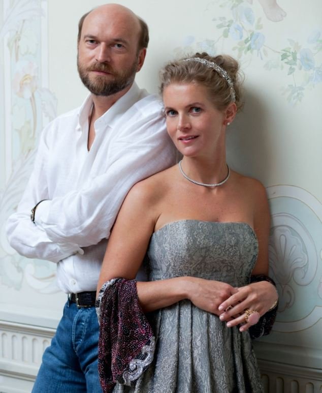 Ο ολιγάρχης που έστησε απάτη «μαμούθ» στη Ρωσία -Η φιλία με τον Πούτιν, ο γάμος με την εγγονή του Τολστόι και η αυτοκρατορία από... τζιν [εικόνες] | iefimerida.gr 2