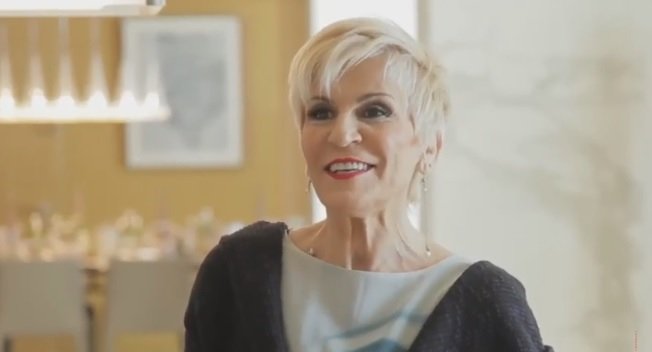 Χρύσα Ρώπα: Η υιοθεσία, ο σπάγγος στο χεράκι, τα δίδυμα κοριτσάκια -Η τραγική ιστορία της έγινε βιβλίο [εικόνες] | iefimerida.gr 2