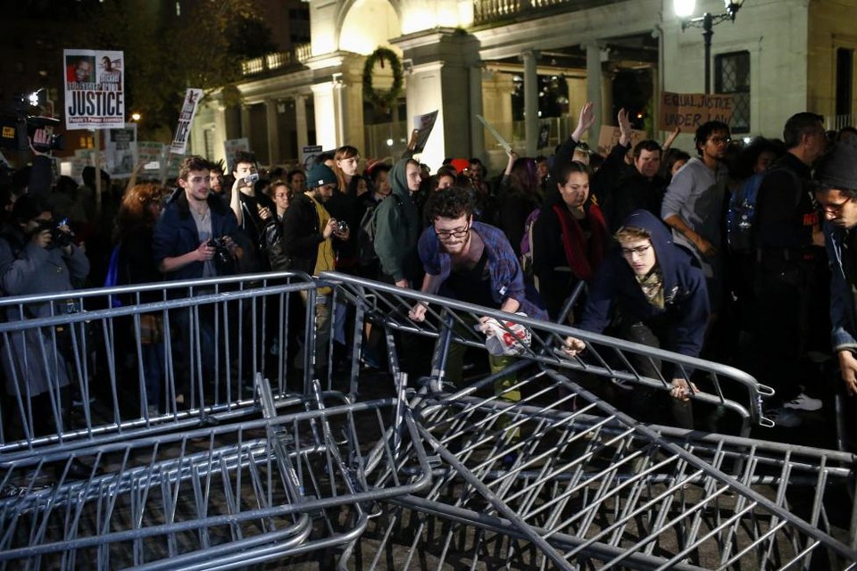 Ξεχειλίζει η οργή στις ΗΠΑ: Λεηλασίες, πυροβολισμοί και τραυματίες – Φόβοι για «καυτή» νύχτα [εικόνες] | iefimerida.gr 6