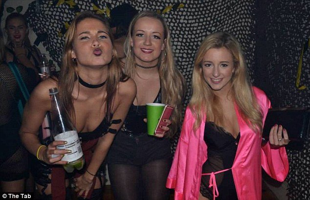 Το σαδομαζοχιστικό πάρτι φοιτητών που σκανδάλισε τη Βρετανία [εικόνες] | iefimerida.gr 0