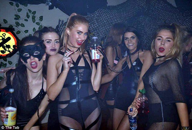 Το σαδομαζοχιστικό πάρτι φοιτητών που σκανδάλισε τη Βρετανία [εικόνες] | iefimerida.gr 1