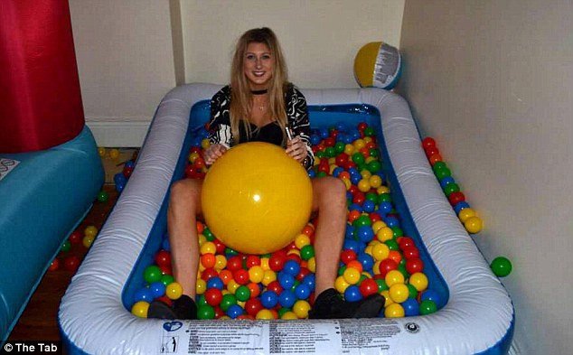 Το σαδομαζοχιστικό πάρτι φοιτητών που σκανδάλισε τη Βρετανία [εικόνες] | iefimerida.gr 2