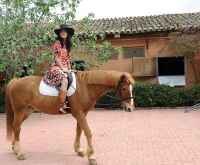 Αυτή η μελαχρινή ηθοποιός είναι ο νέος έρωτας του Πασχάλη Τσαρούχα [εικόνες] | iefimerida.gr 3